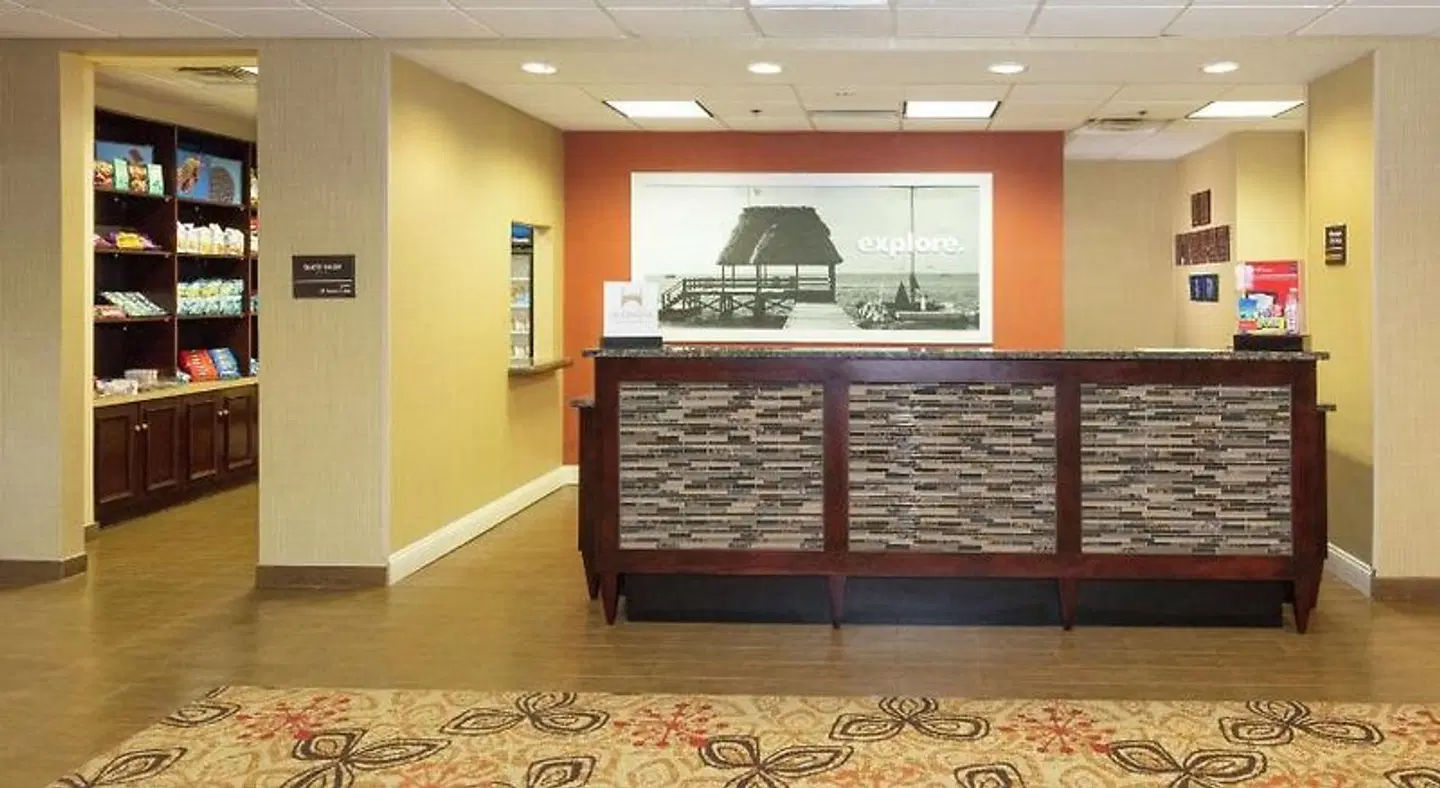 Hampton Inn & Suites Jacksonville-Airport LOUNGE_LOBBY