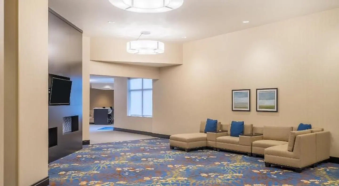Holiday Inn Terre Haute by IHG LOUNGE_LOBBY