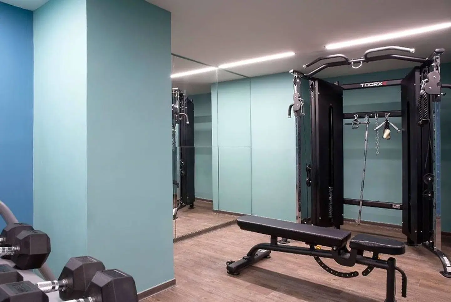 Zeus Essence Athens Central HEALTH_BEAUTY