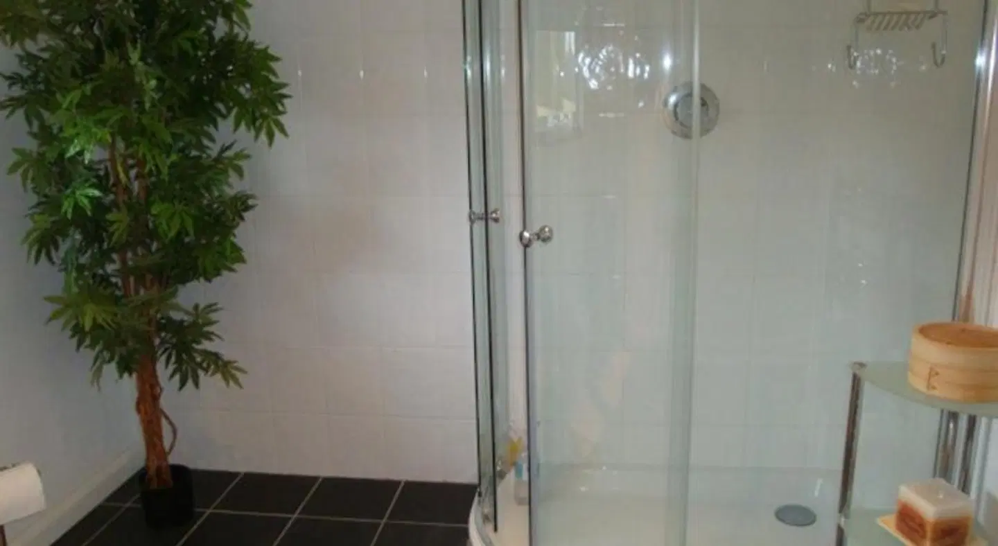 Cobblestones Badezimmer