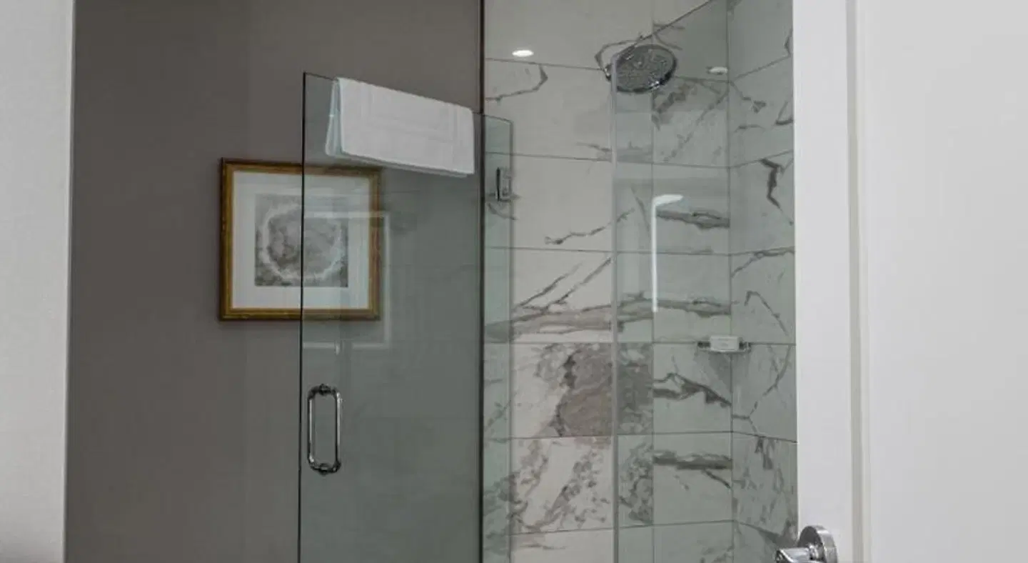 The Foundry Hotel Asheville, Curio Collection by Hilton Badezimmer
