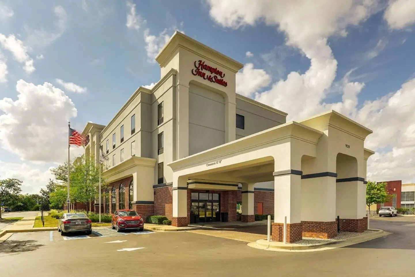 Hampton Inn & Suites Indianapolis-Airport EXTERIOR