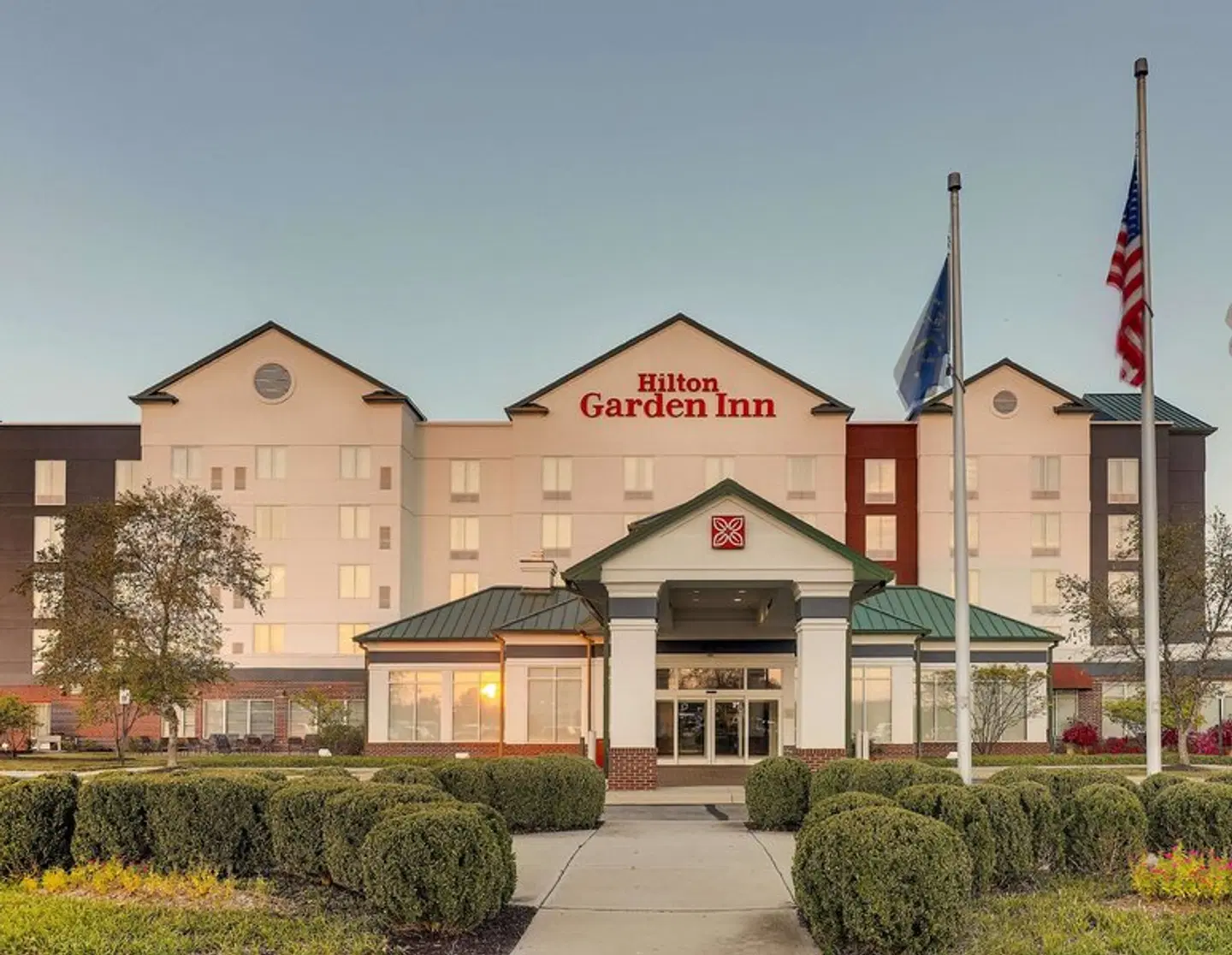 Hilton Garden Inn Indianapolis Airport EXTERIOR