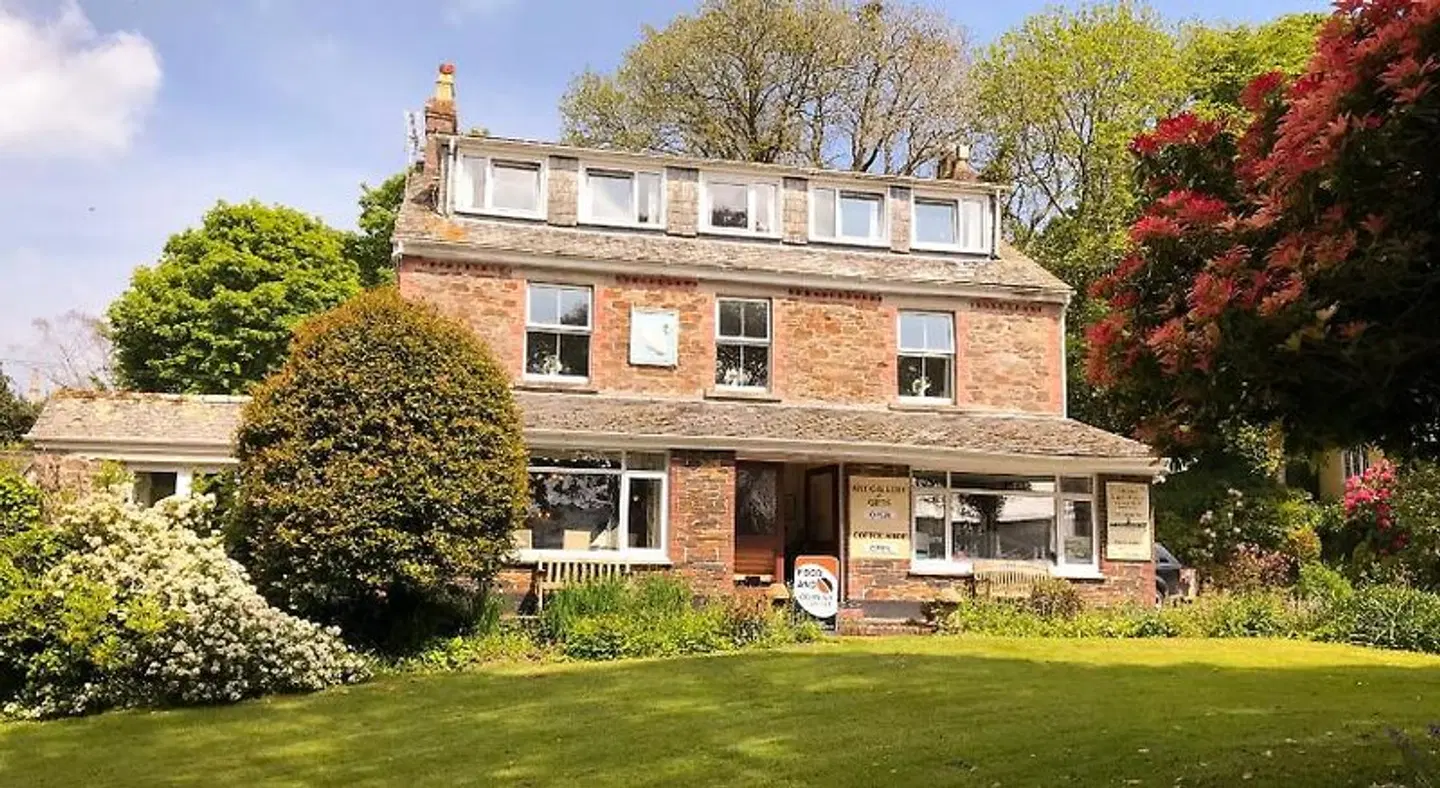 Elerkey Guest House EXTERIOR