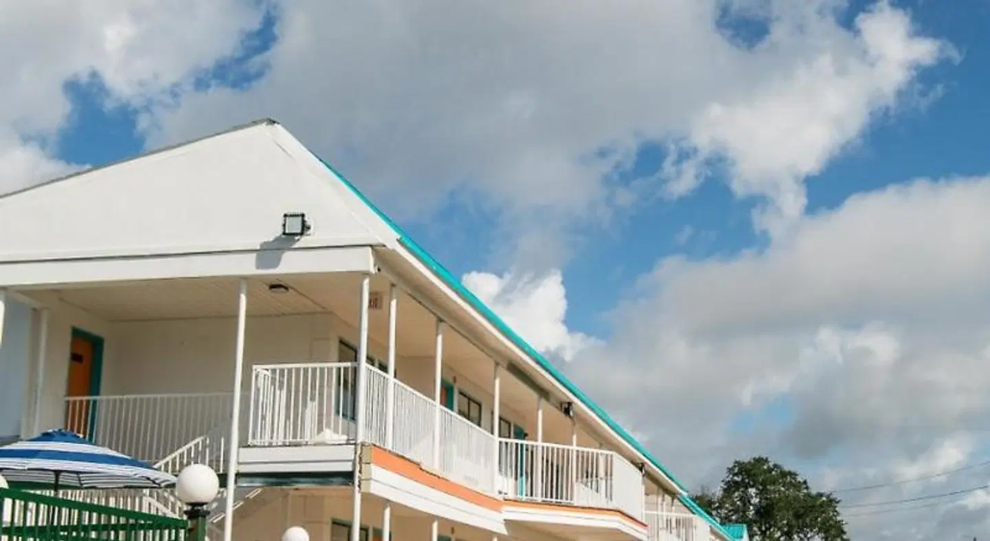 Jubilee Inn EXTERIOR