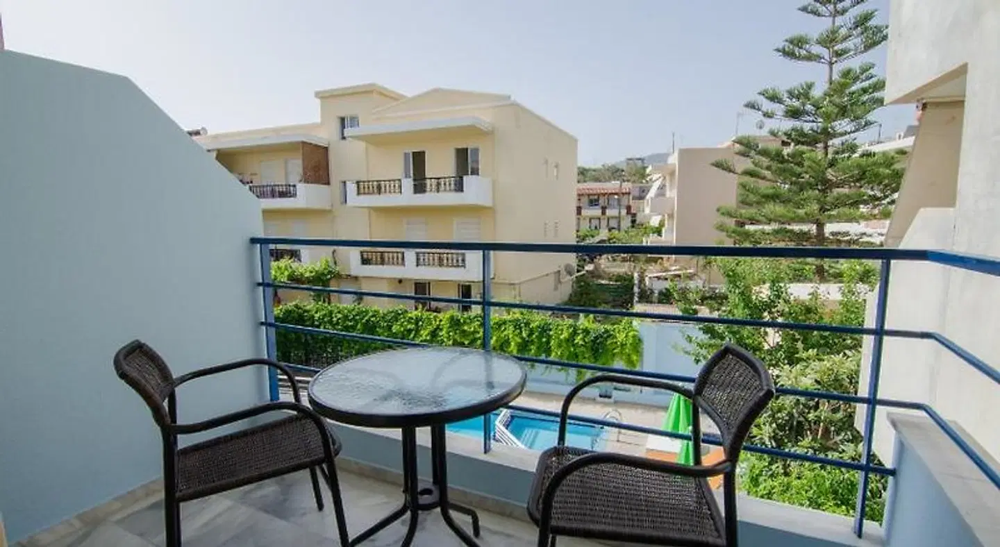 Emilia Hotel Apartments Terrasse