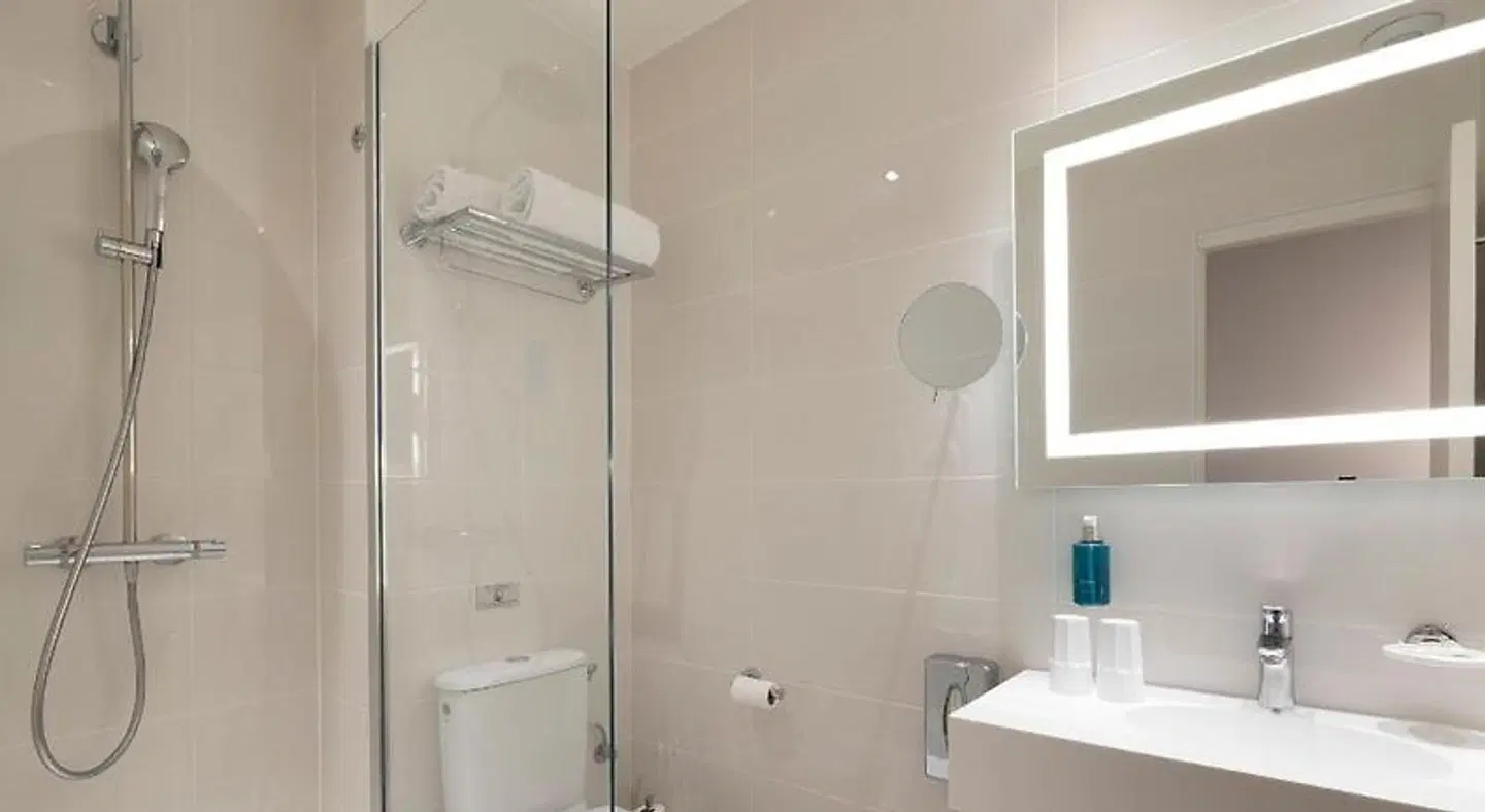 Hotel 64 Nice Badezimmer