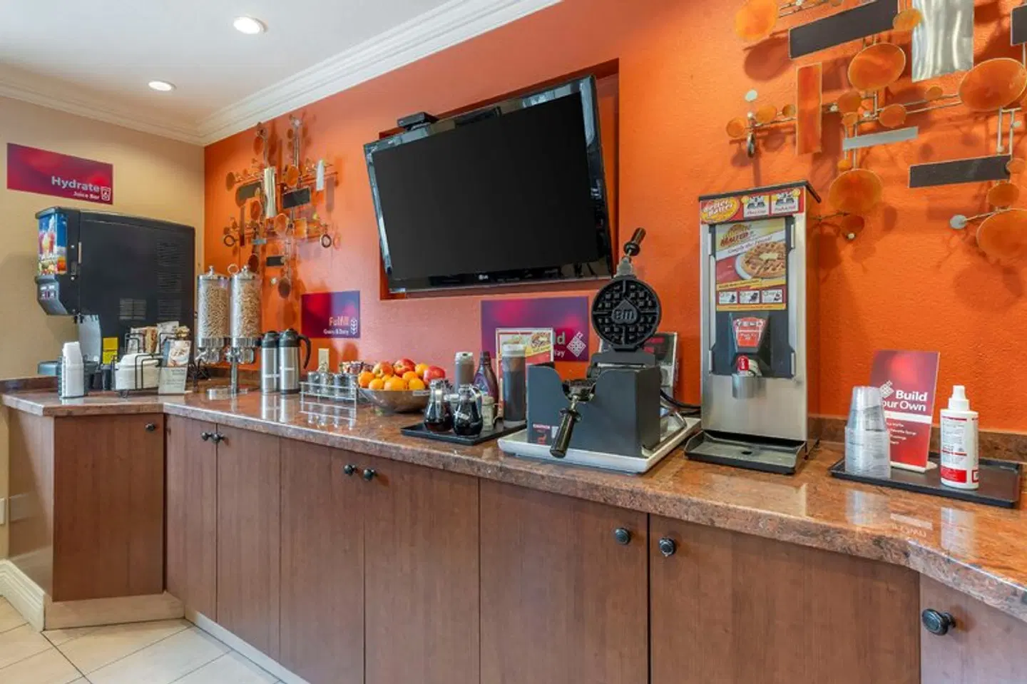 Best Western Plus Airport Plaza Bar