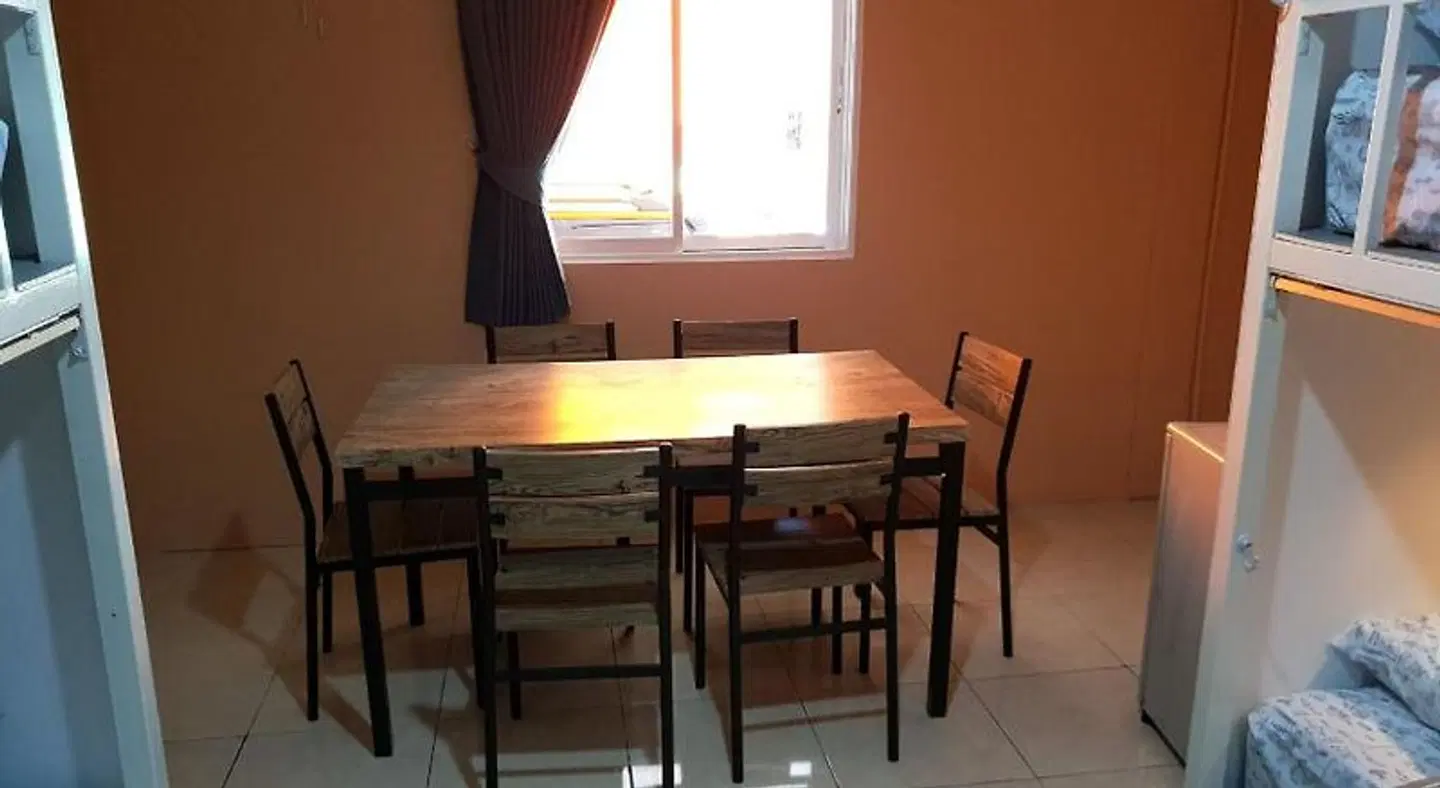 Oasis Hostel and Bar Bar