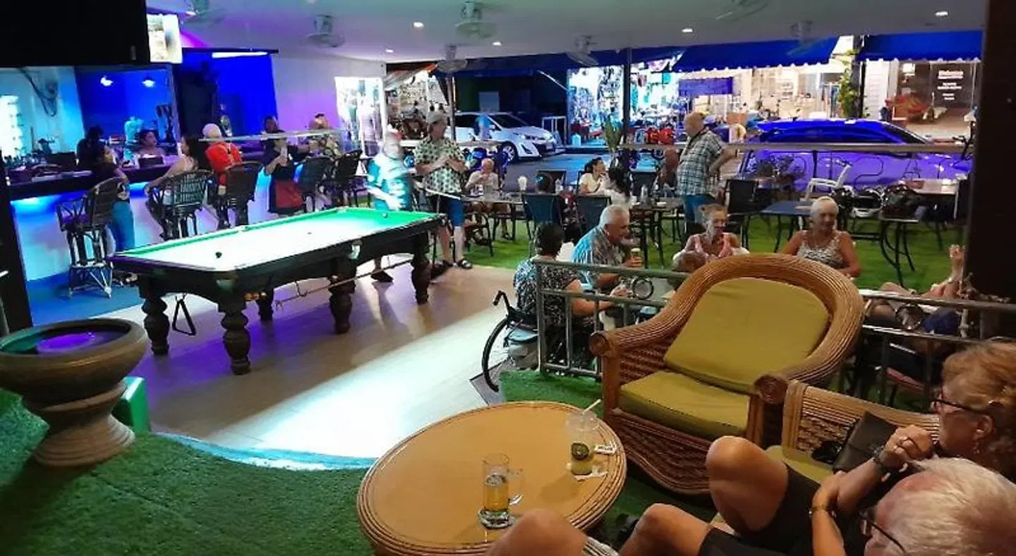 Oasis Hostel and Bar Bar