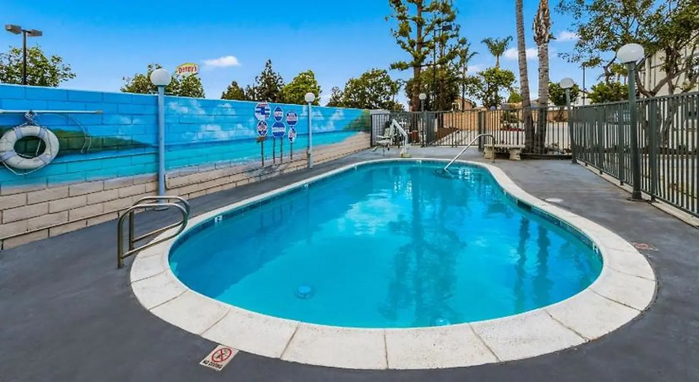 Hotel Hacienda at Ontario Ranch OUTDOOR_POOL