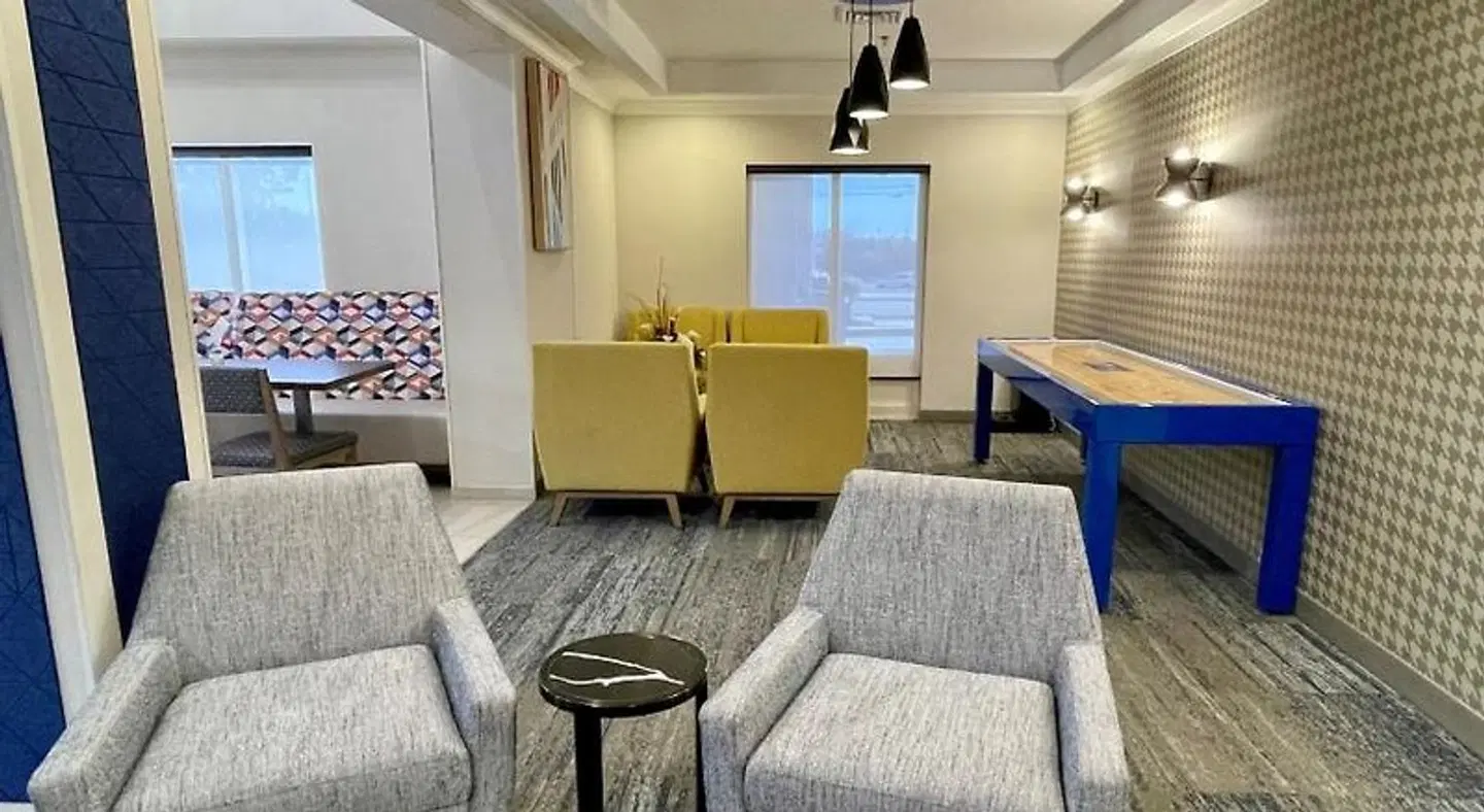 Holiday Inn Express and Suites Tuscaloosa Universi ROOM_EXAMPLE