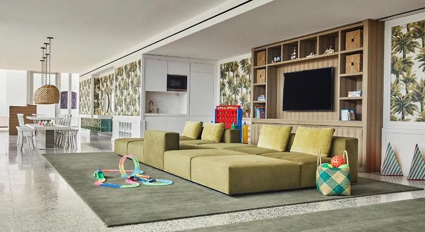 Four Seasons Hotel at The Surf Club Lobby