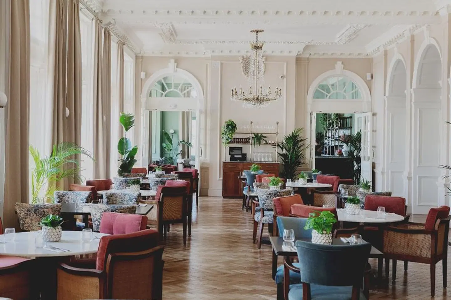 Queen's Hotel Restaurant