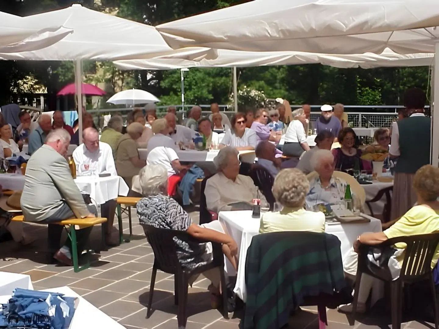 Junge Hotel Eduard-Heinrich-Haus Terrasse
