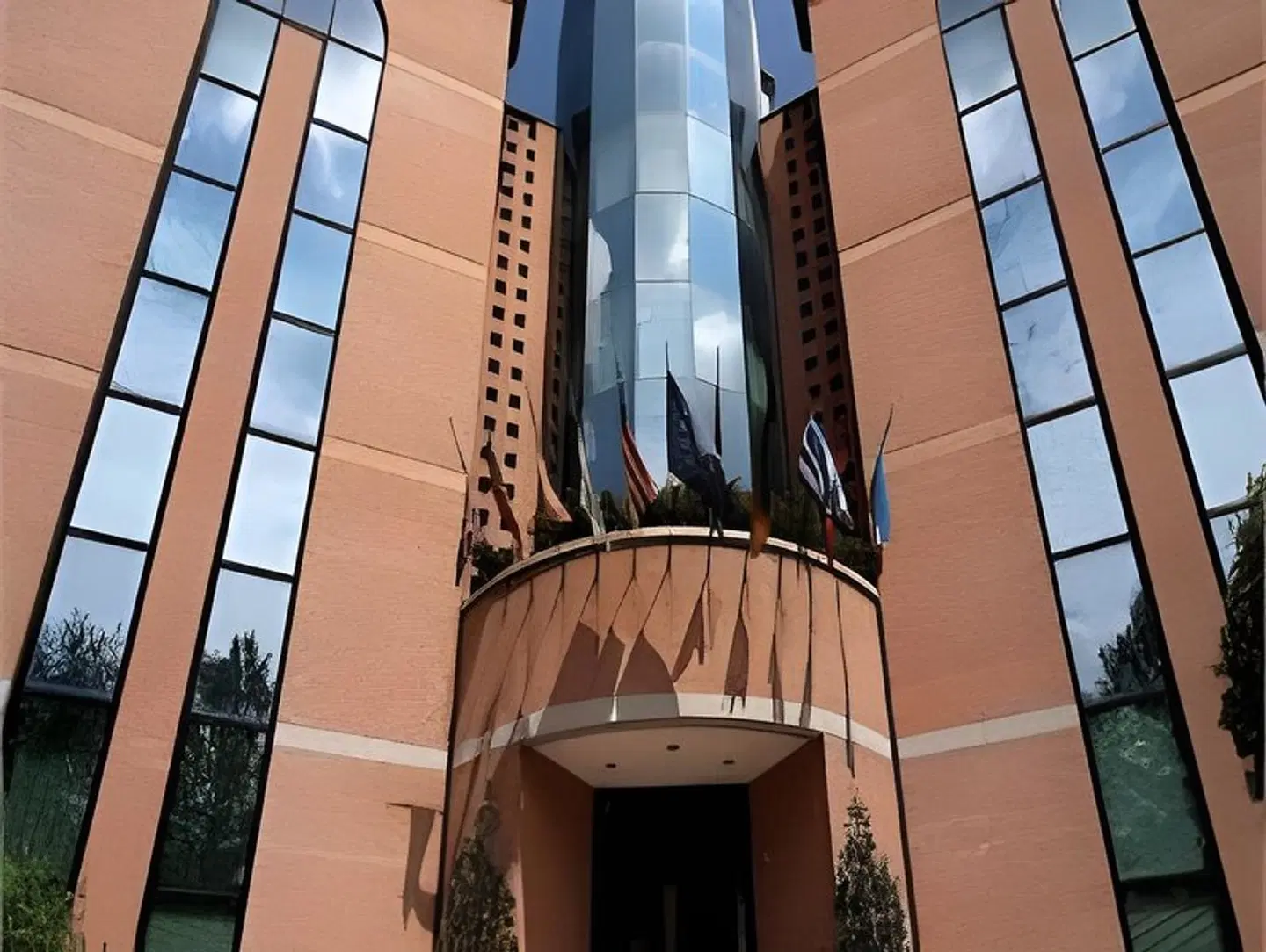 Hotel President EXTERIOR