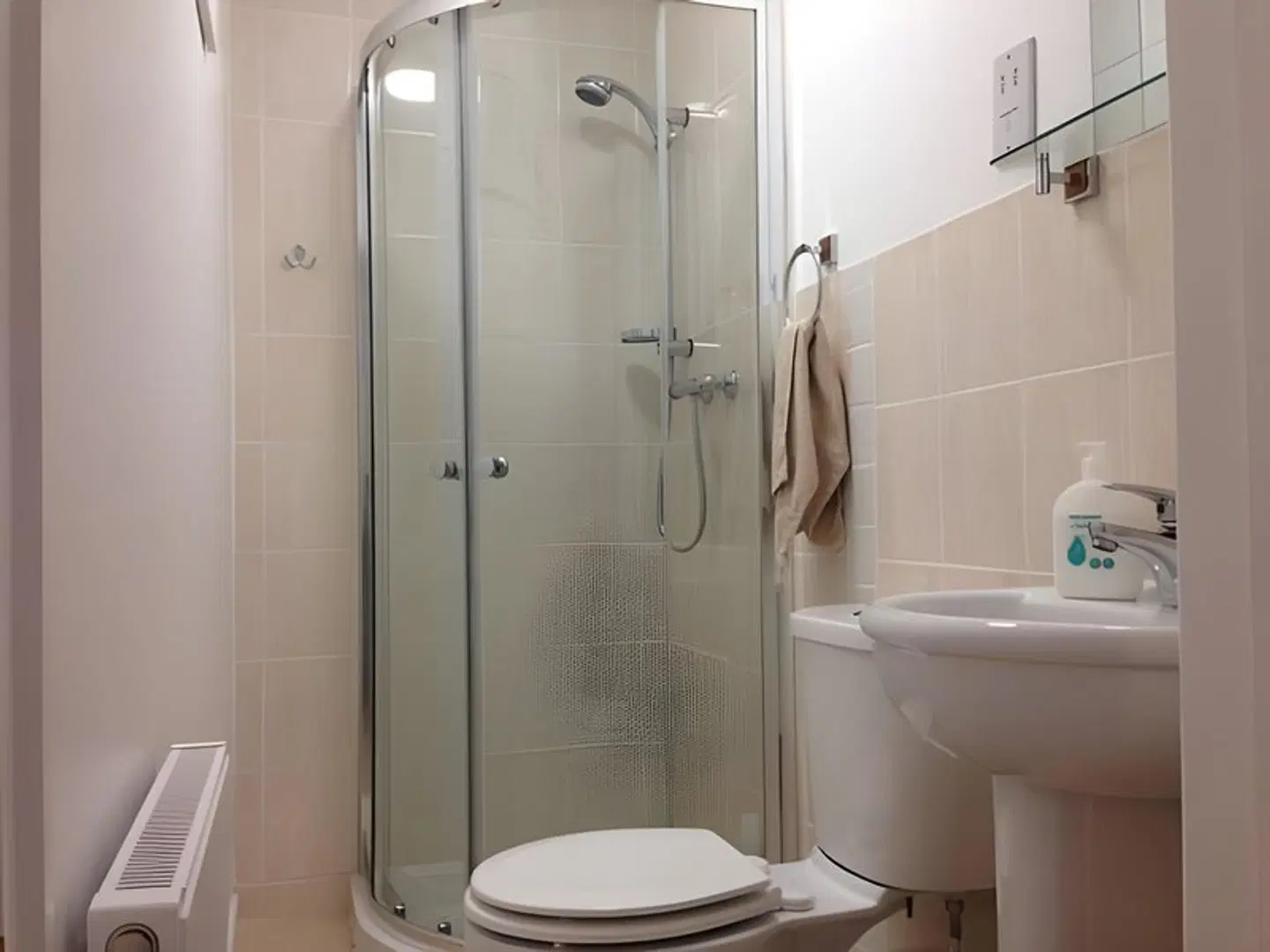 Apple House Guesthouse Heathrow Airport Badezimmer