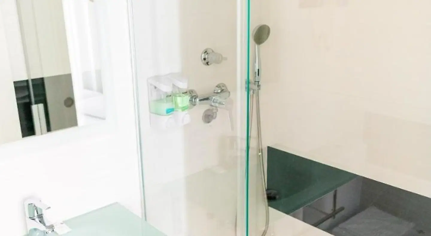 Hostal Charlotte Badezimmer