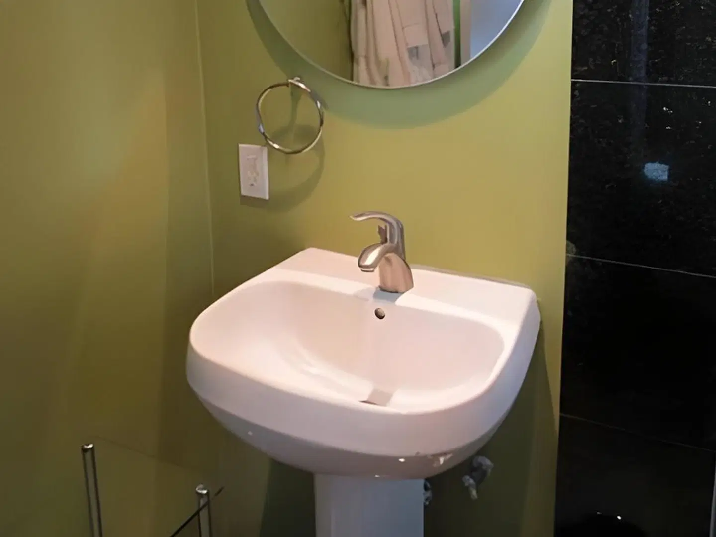 7 Springs Inn & Suites Badezimmer
