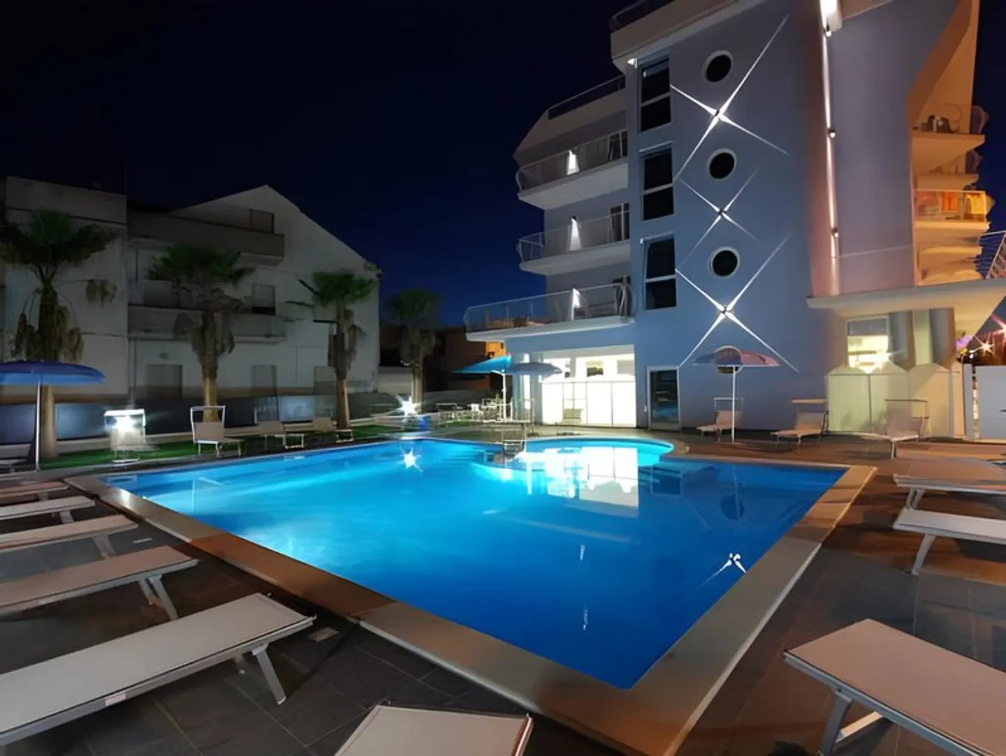 Kiara Residence OUTDOOR_POOL