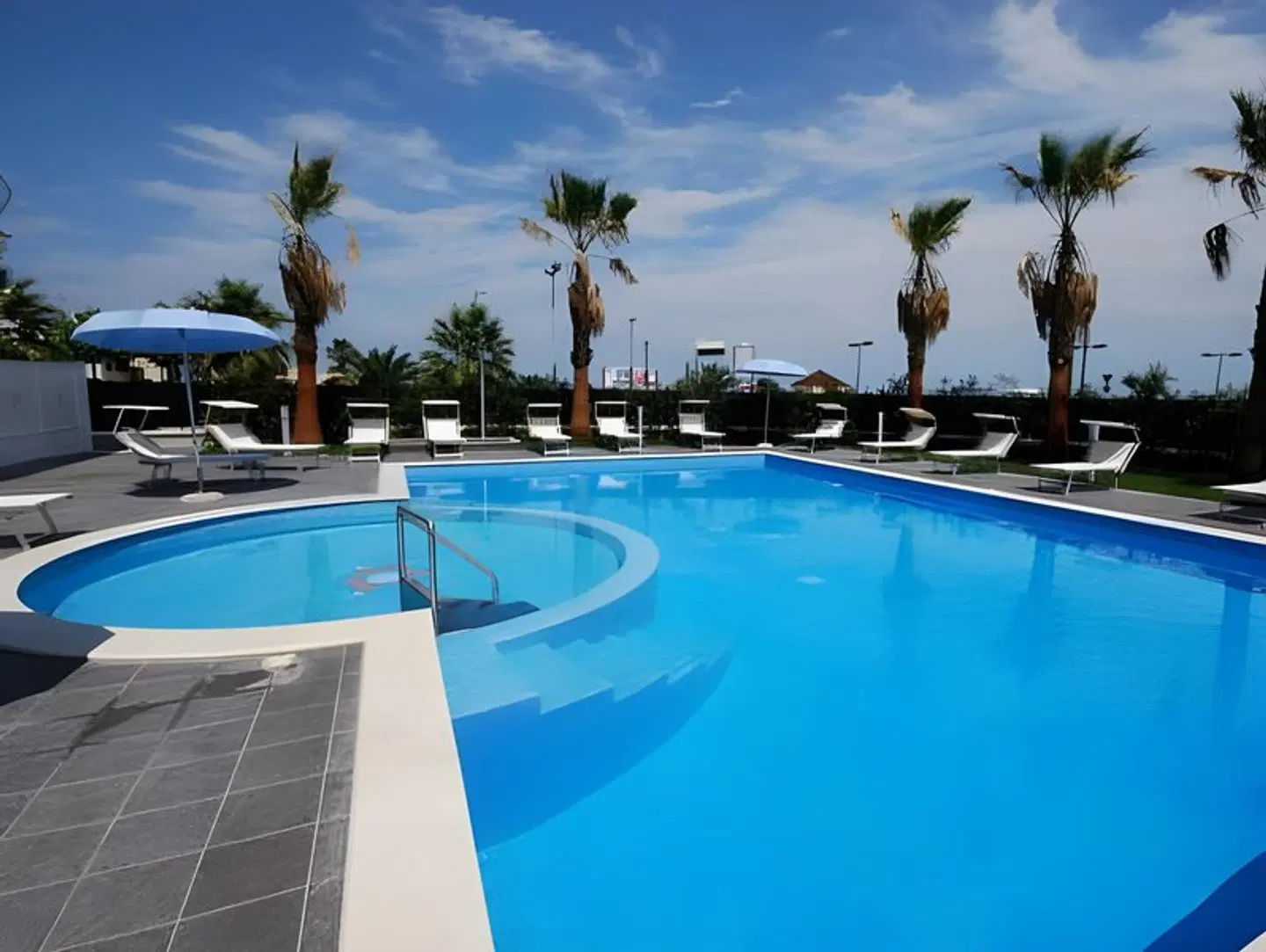 Kiara Residence OUTDOOR_POOL