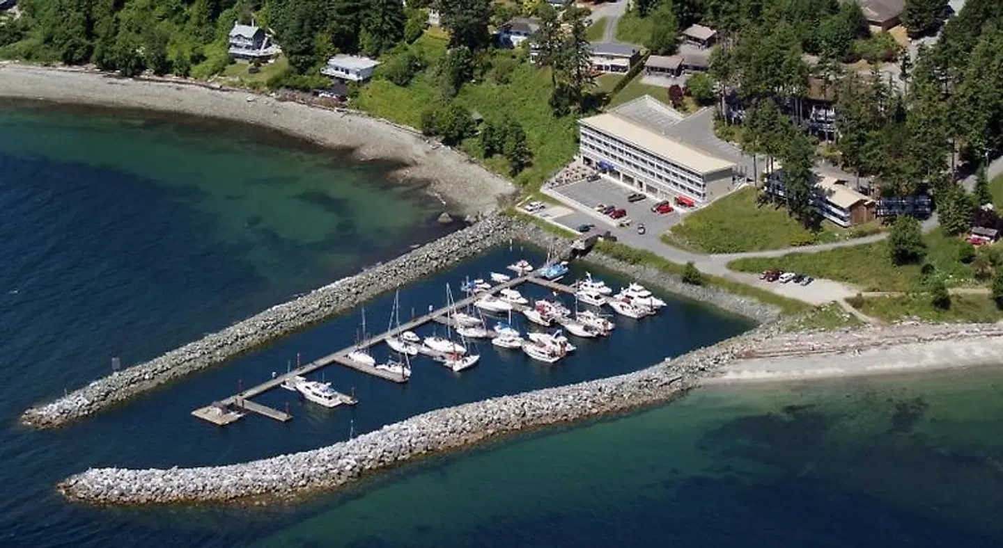 Beach Gardens Resort and Marina EXTERIOR