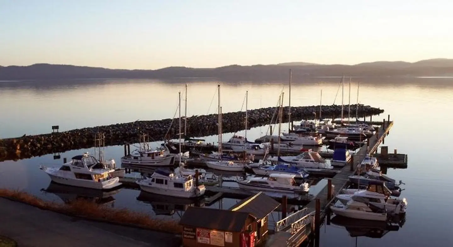 Beach Gardens Resort and Marina Restaurant