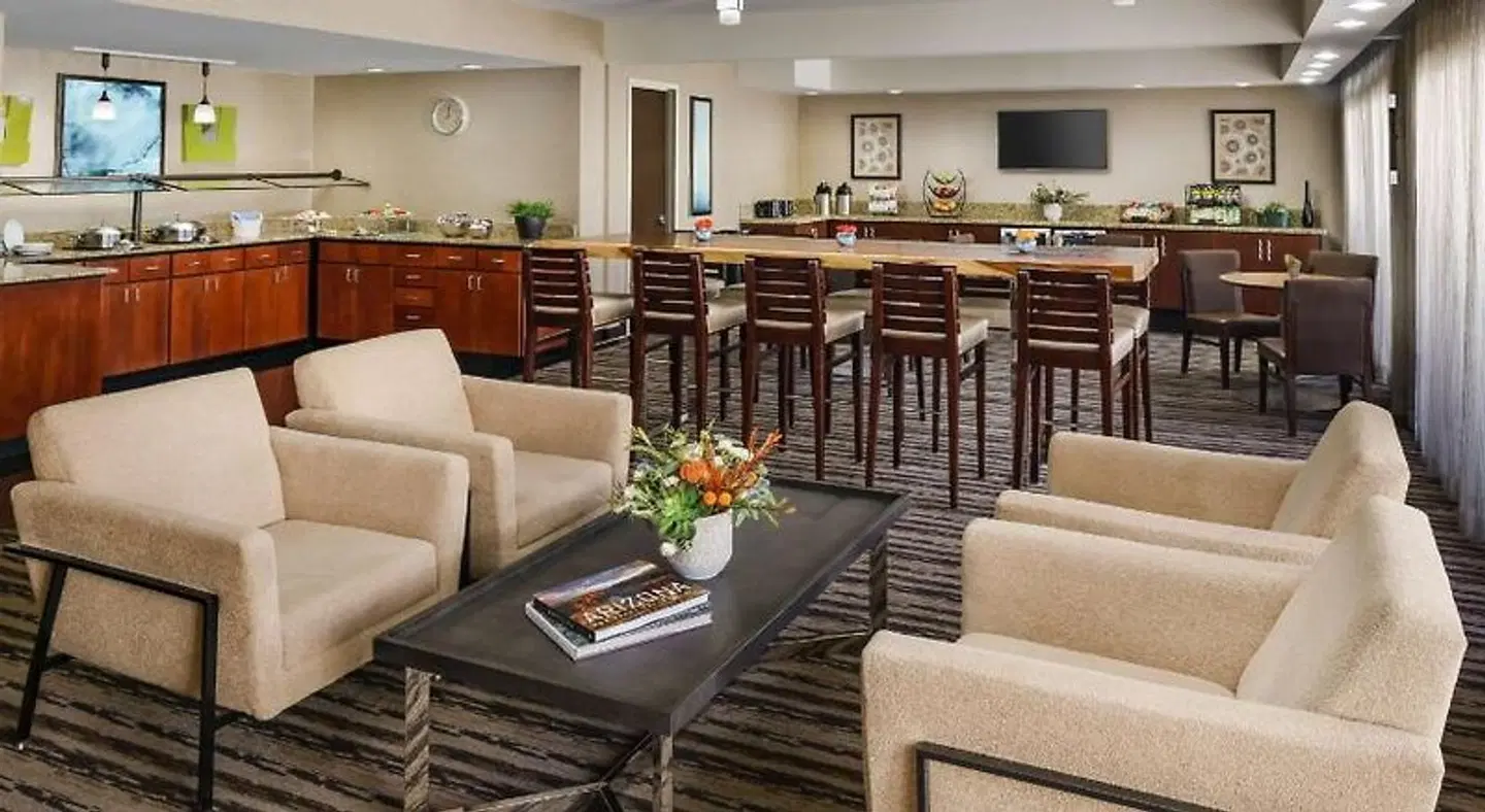 Hilton Phoenix Airport Bar