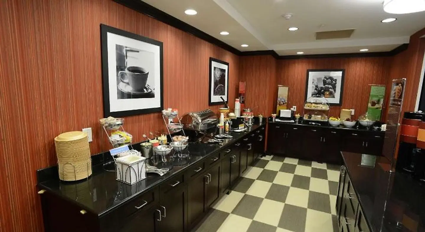Hampton Inn & Suites Albany At Albany Mall Restaurant
