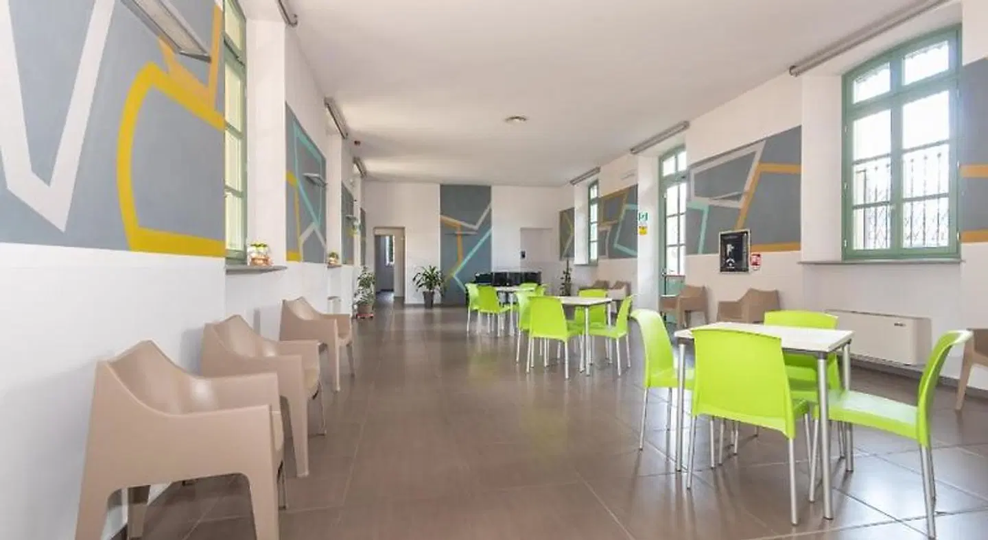 Housing Giulia Bar