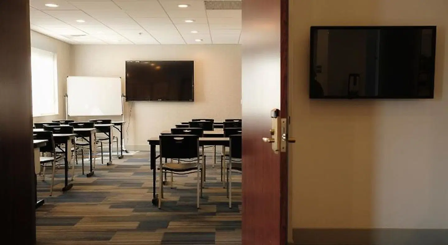 Holiday Inn Express & Suites Davis - University Area by IHG Konferenz