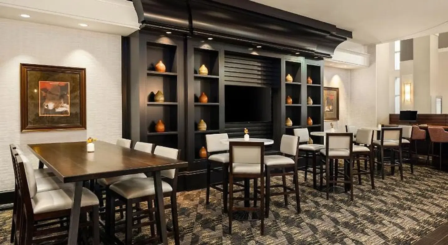 Sheraton Overland Park Hotel at the Convention Center Bar