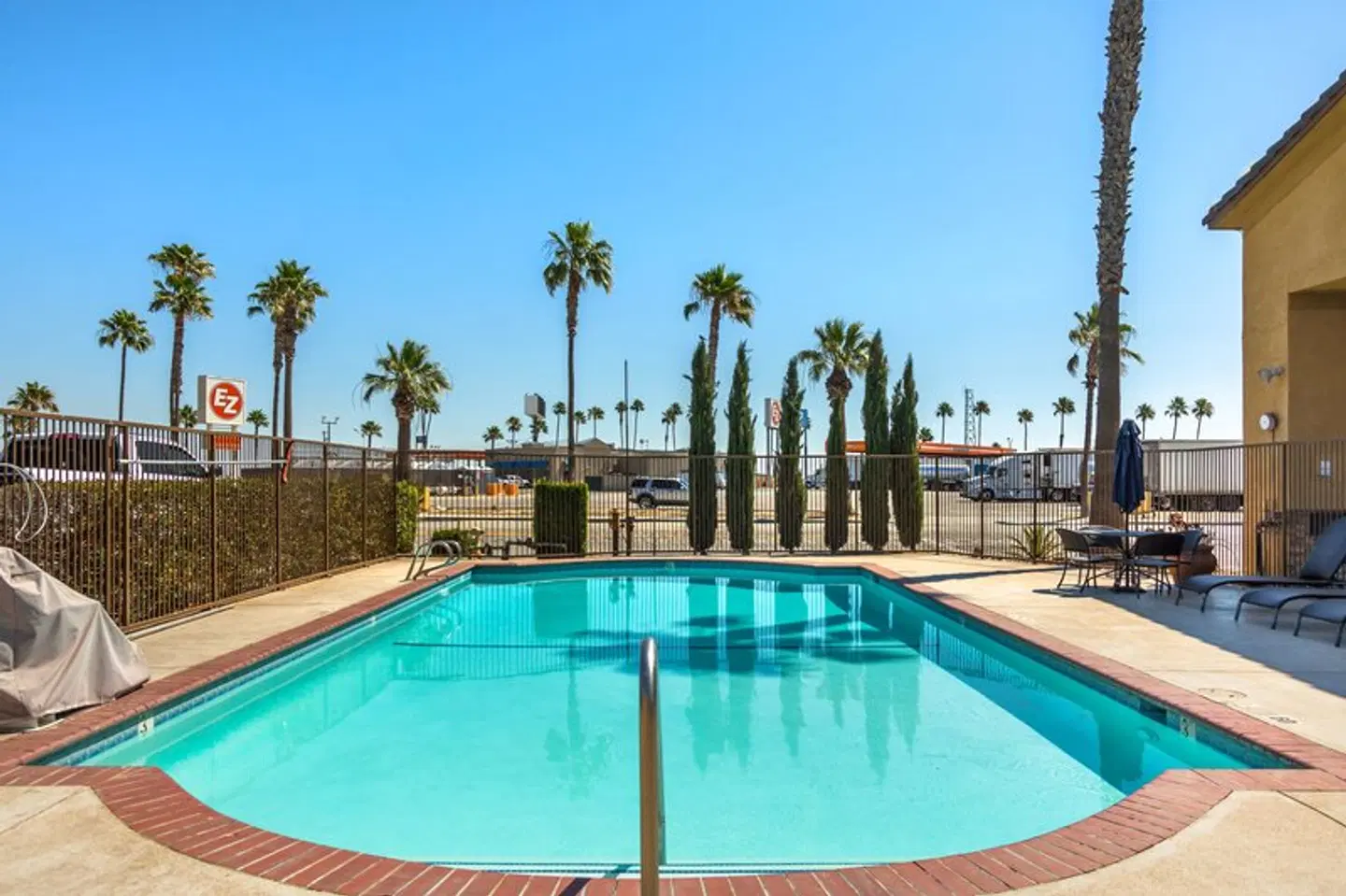 Best Western Heritage Inn OUTDOOR_POOL