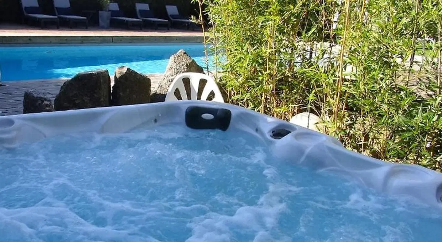 La Maison de Gilbert OUTDOOR_POOL