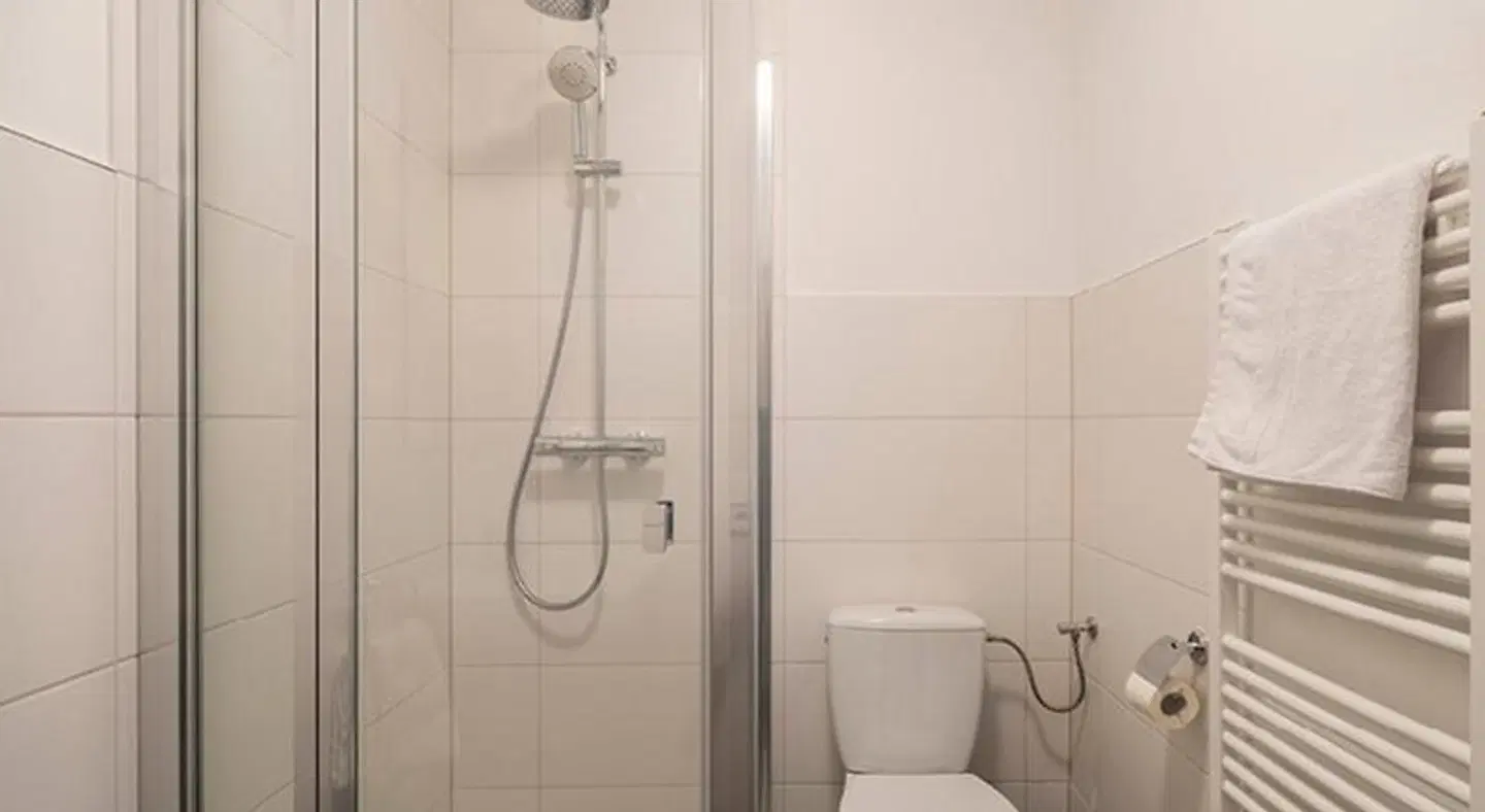 Base I Hotel Badezimmer