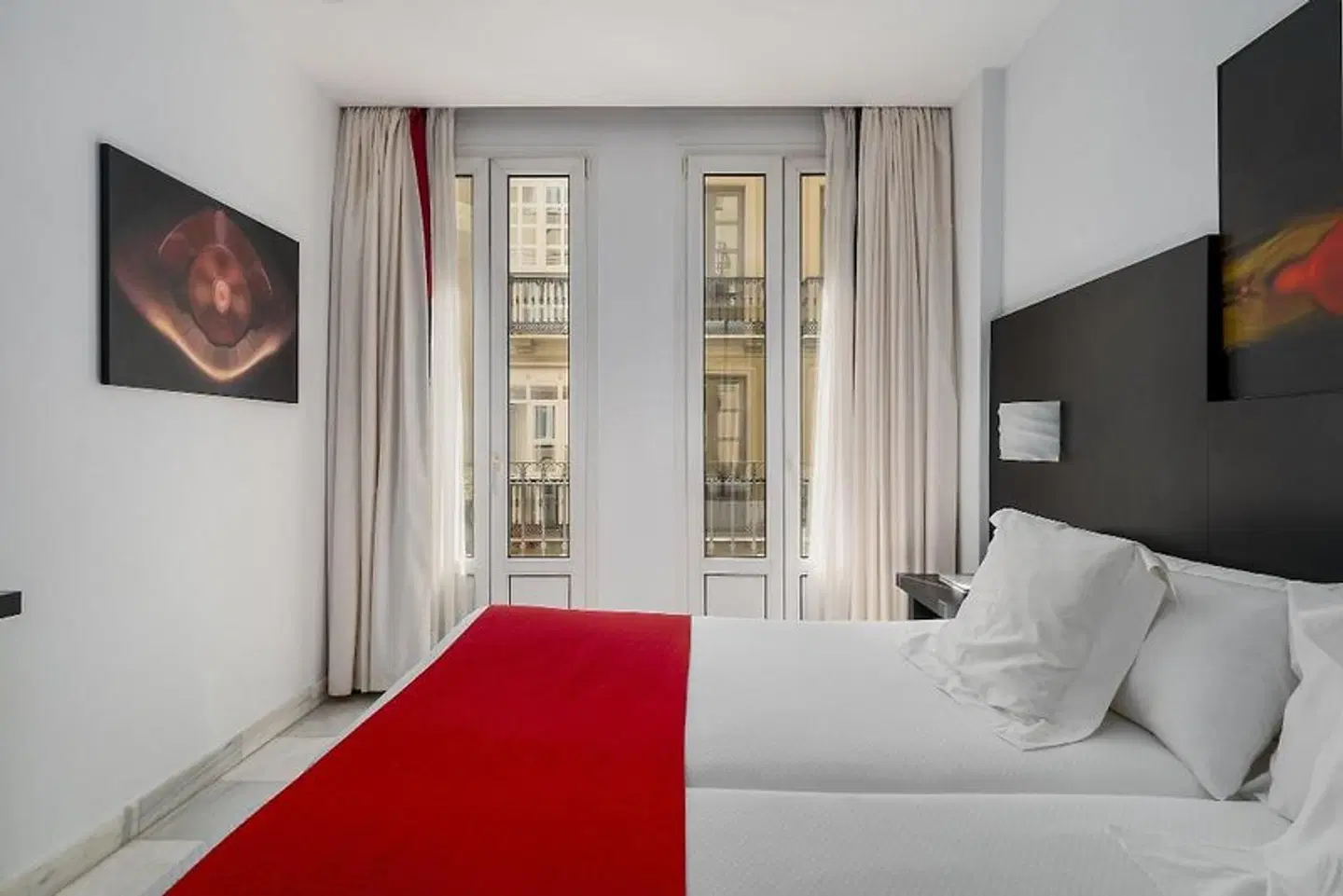 Del Pintor ROOM_EXAMPLE