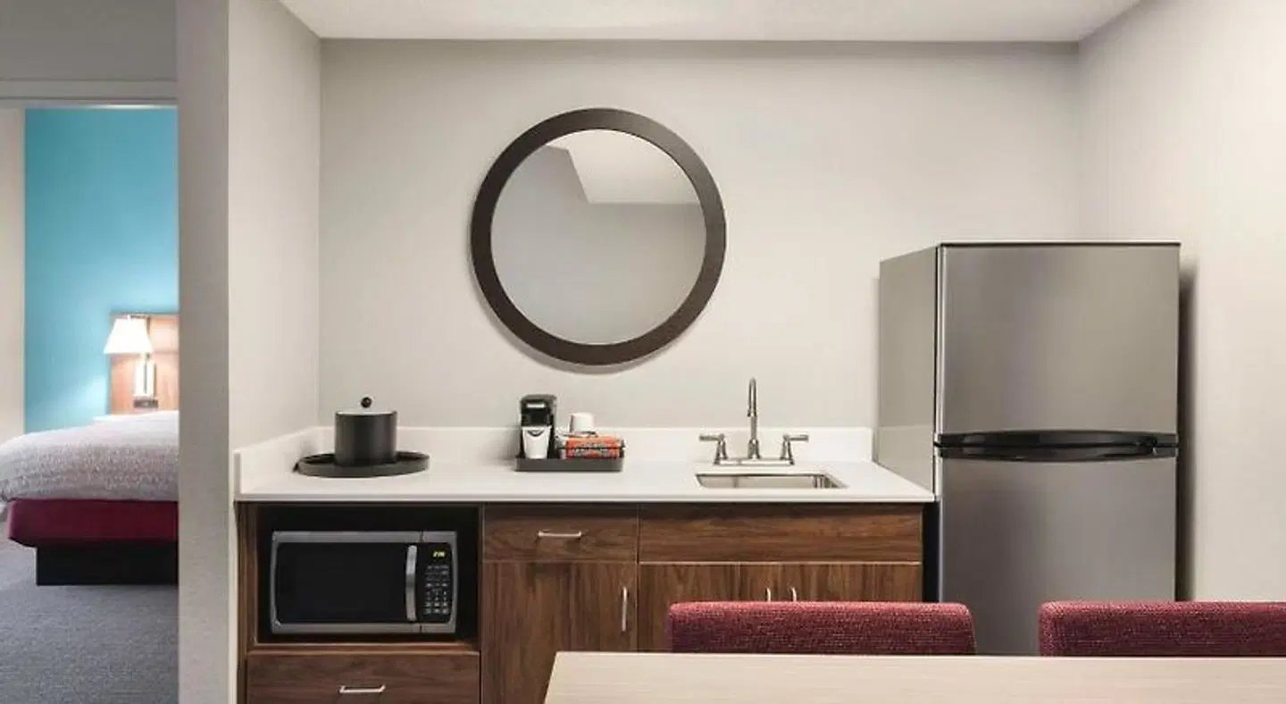 Hampton Inn & Suites Springfield ROOM_EXAMPLE