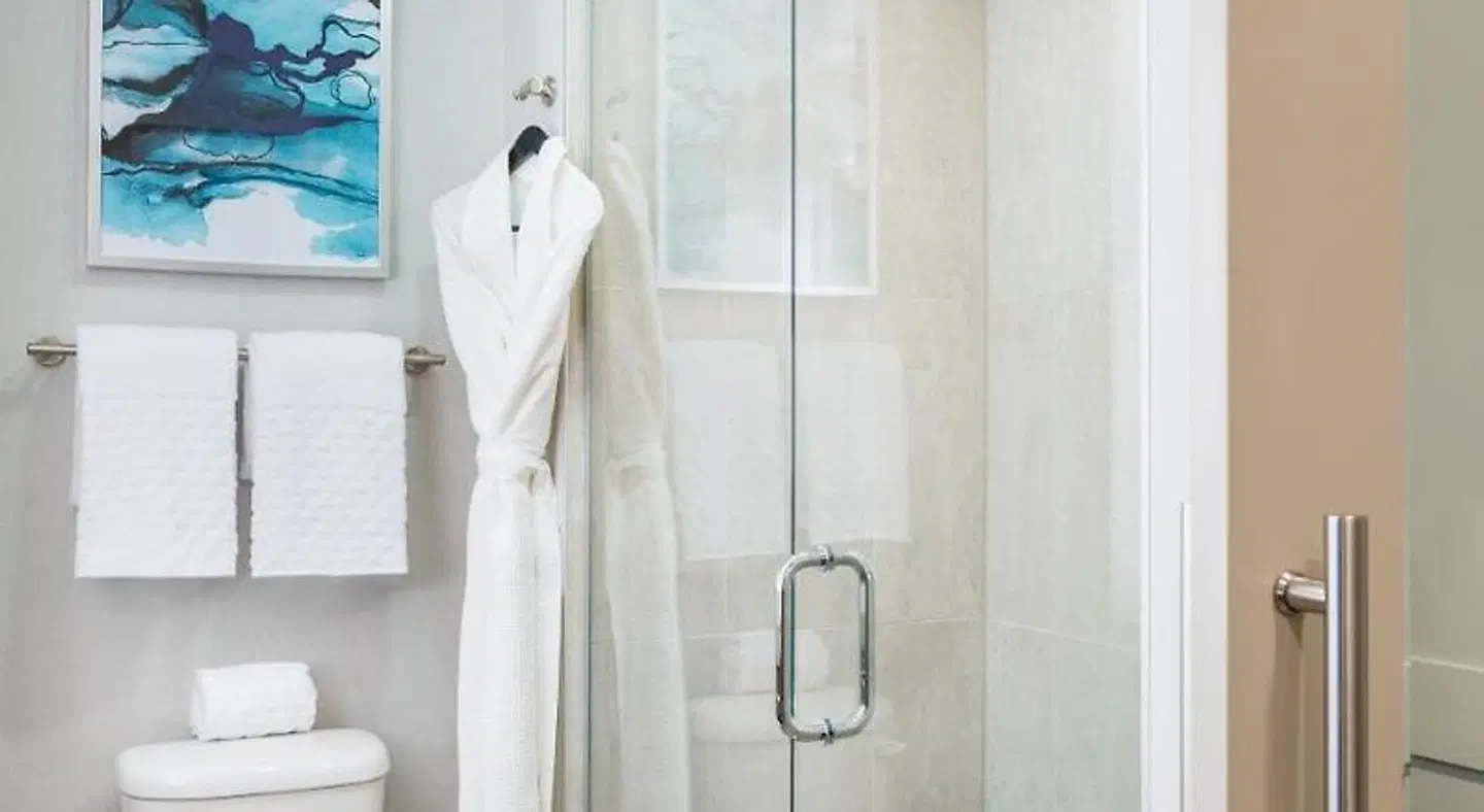 Best Western Premier Hotel at Fisher's Landing Badezimmer