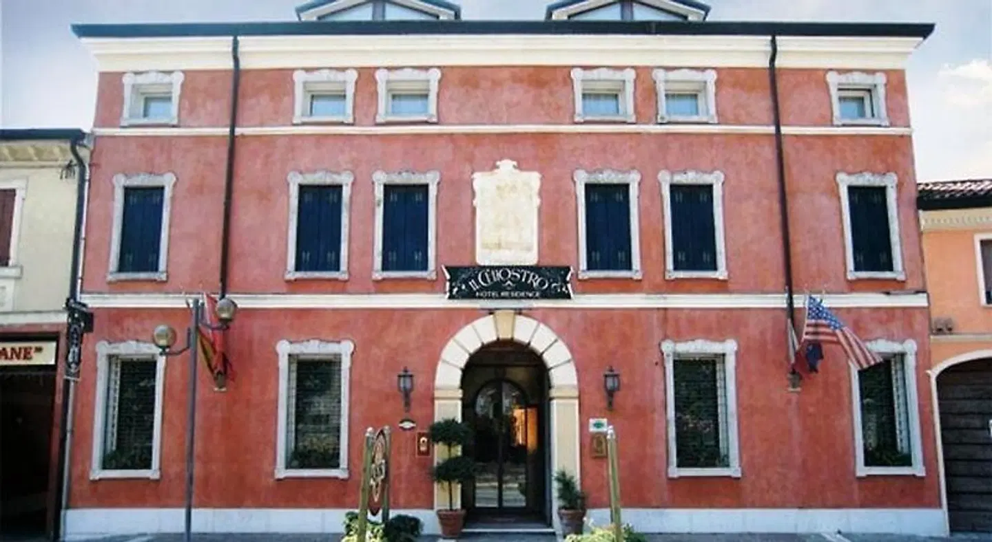 Il Chiostro EXTERIOR