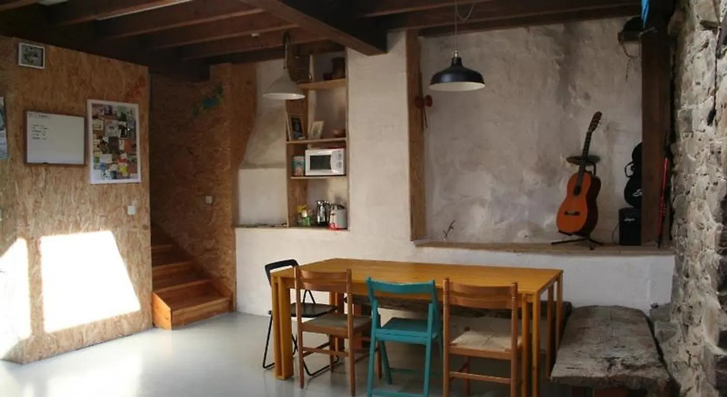 Albergue Les Xendes. Parque de Redes Bar