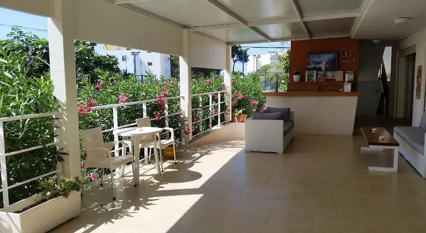 Apartamentos Vista al Puerto Bar