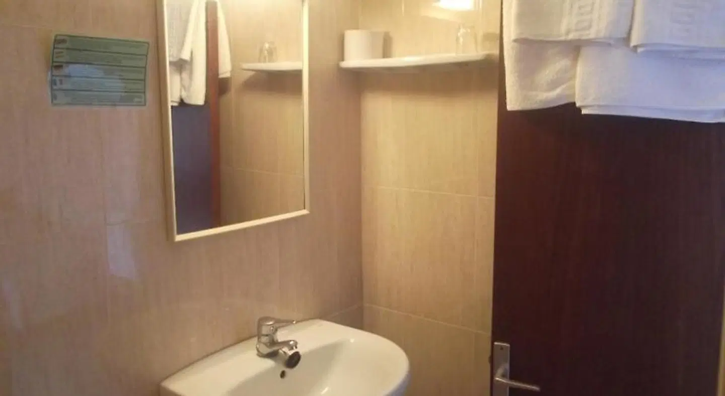Hostal Alocs Badezimmer