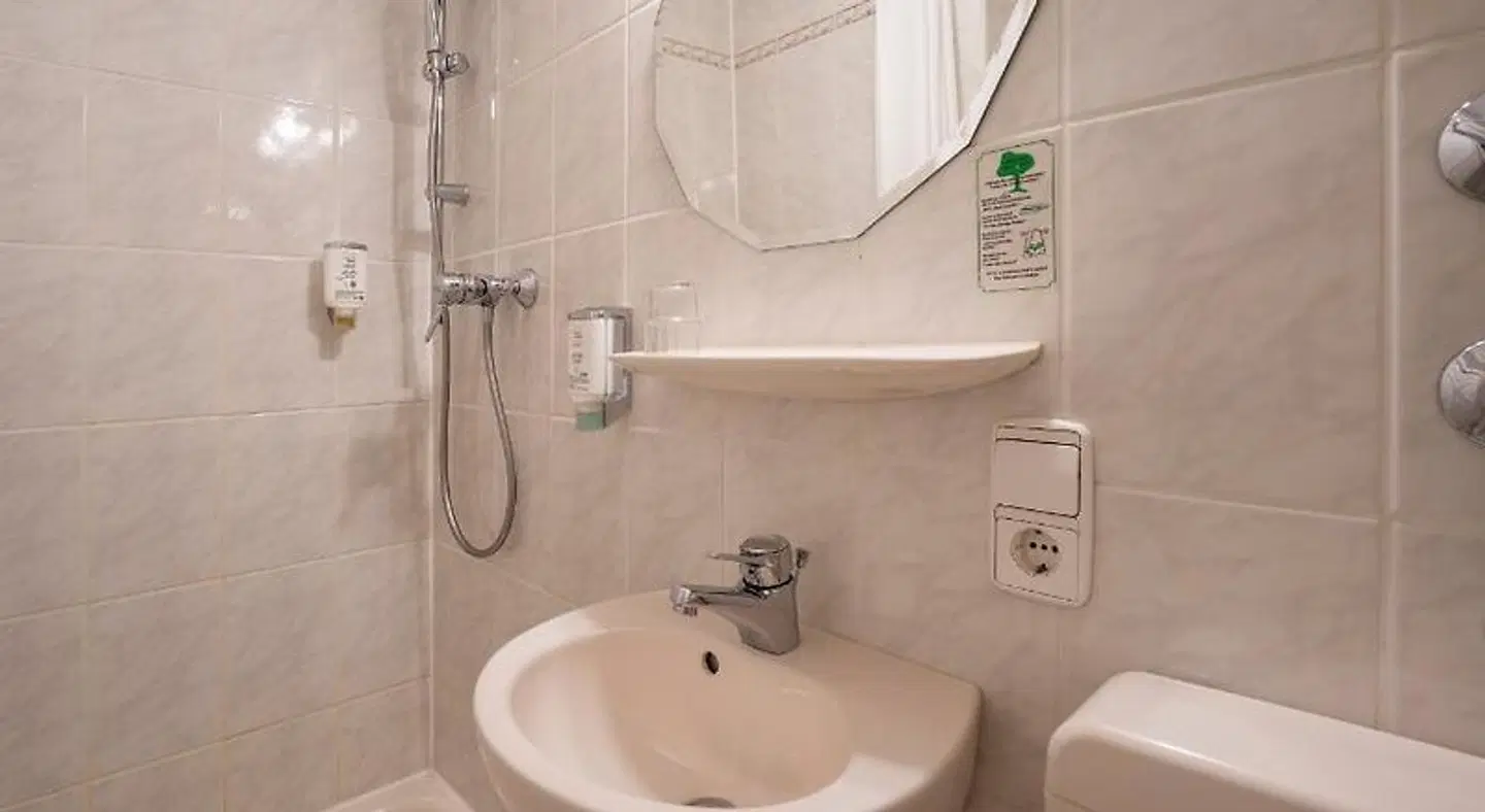 Hotel Rieker am Hauptbahnhof Badezimmer