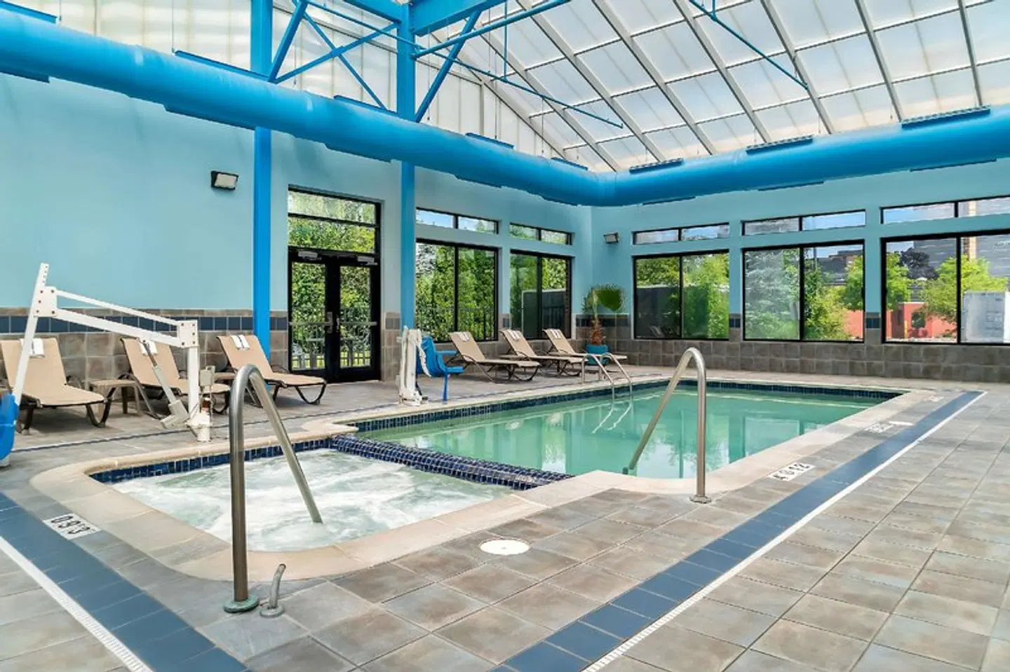 Comfort Suites Hallenbad