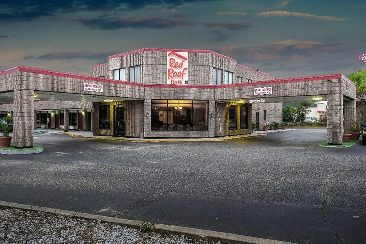 Red Roof Inn Dillon EXTERIOR