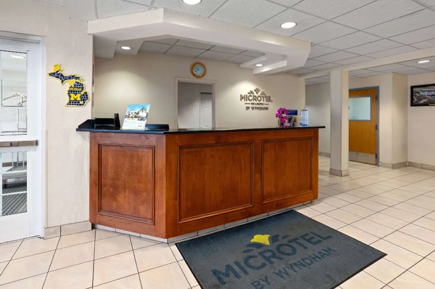 Microtel Inn & Suites by Wyndham Ann Arbor LOUNGE_LOBBY