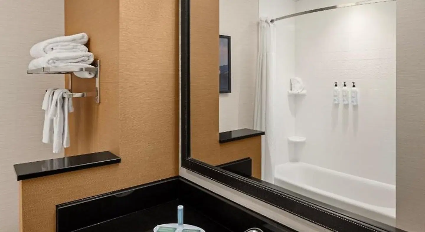 Fairfield by Marriott Inn & Suites Waterloo Cedar Falls Badezimmer