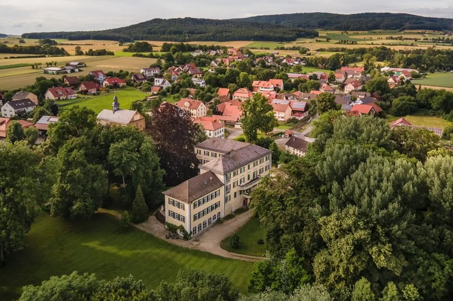 Schloß Burgellern EXTERIOR