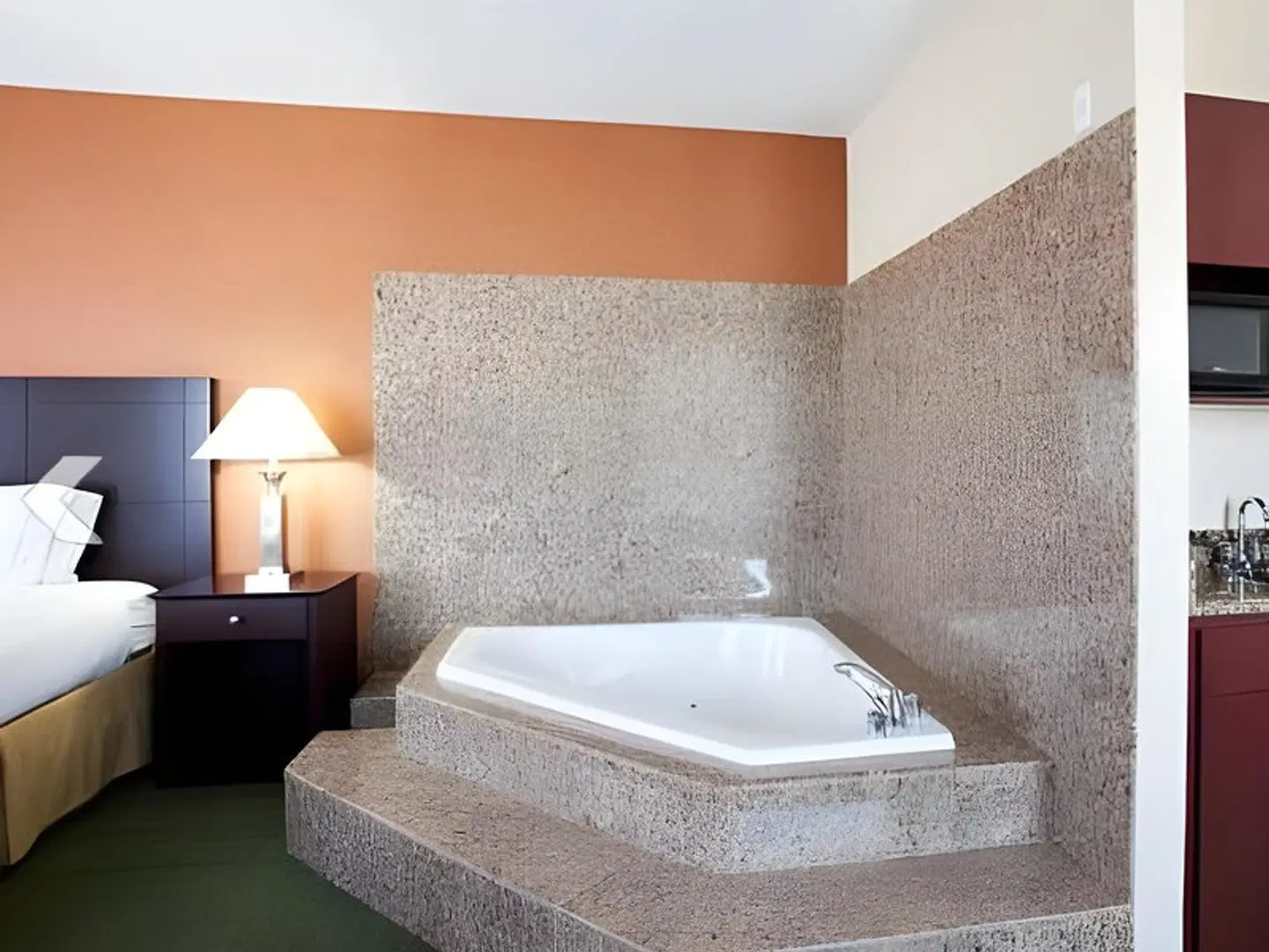 Holiday Inn Express & Suites Reno Airport by IHG HEALTH_BEAUTY