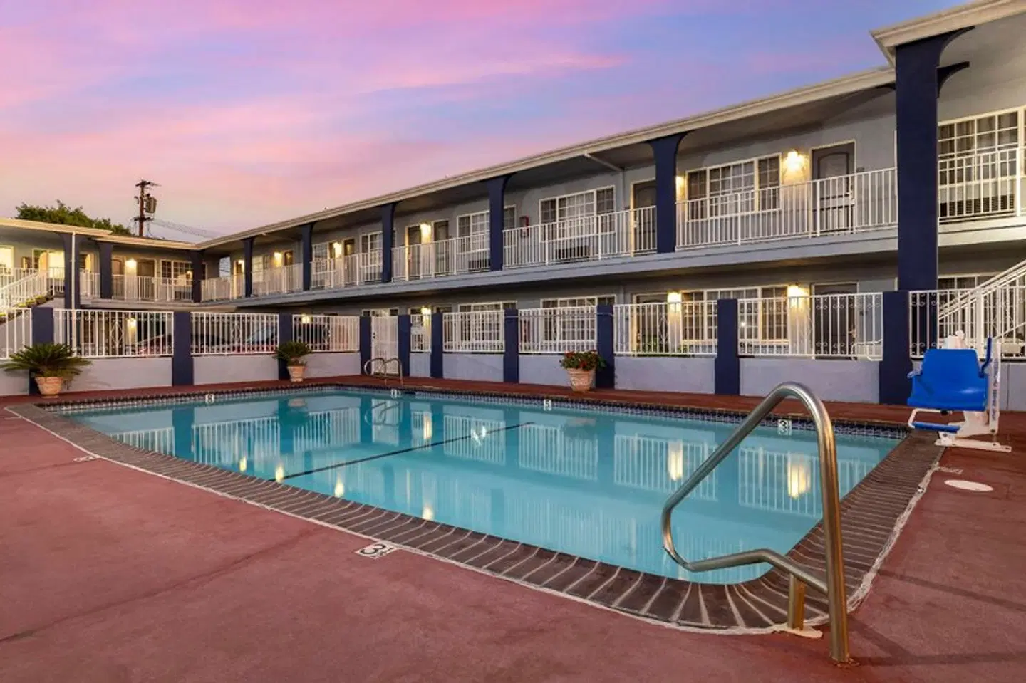 Best Western Orange Plaza OUTDOOR_POOL